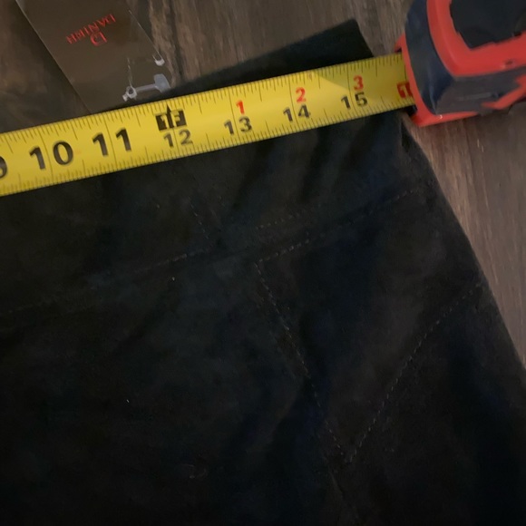 Danier leather skirt - Picture 4 of 4